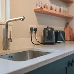 Luxury 1-bed - Free Parking - Heart Of Southville Apartment *