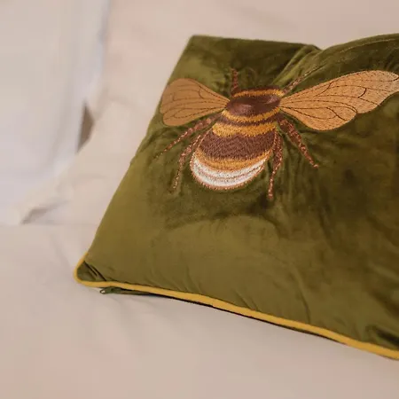 Luxury 1-bed - Free Parking - Heart Of Southville Bristol